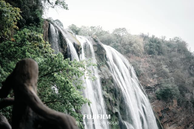 水量不大的瀑布（黄果树景区）