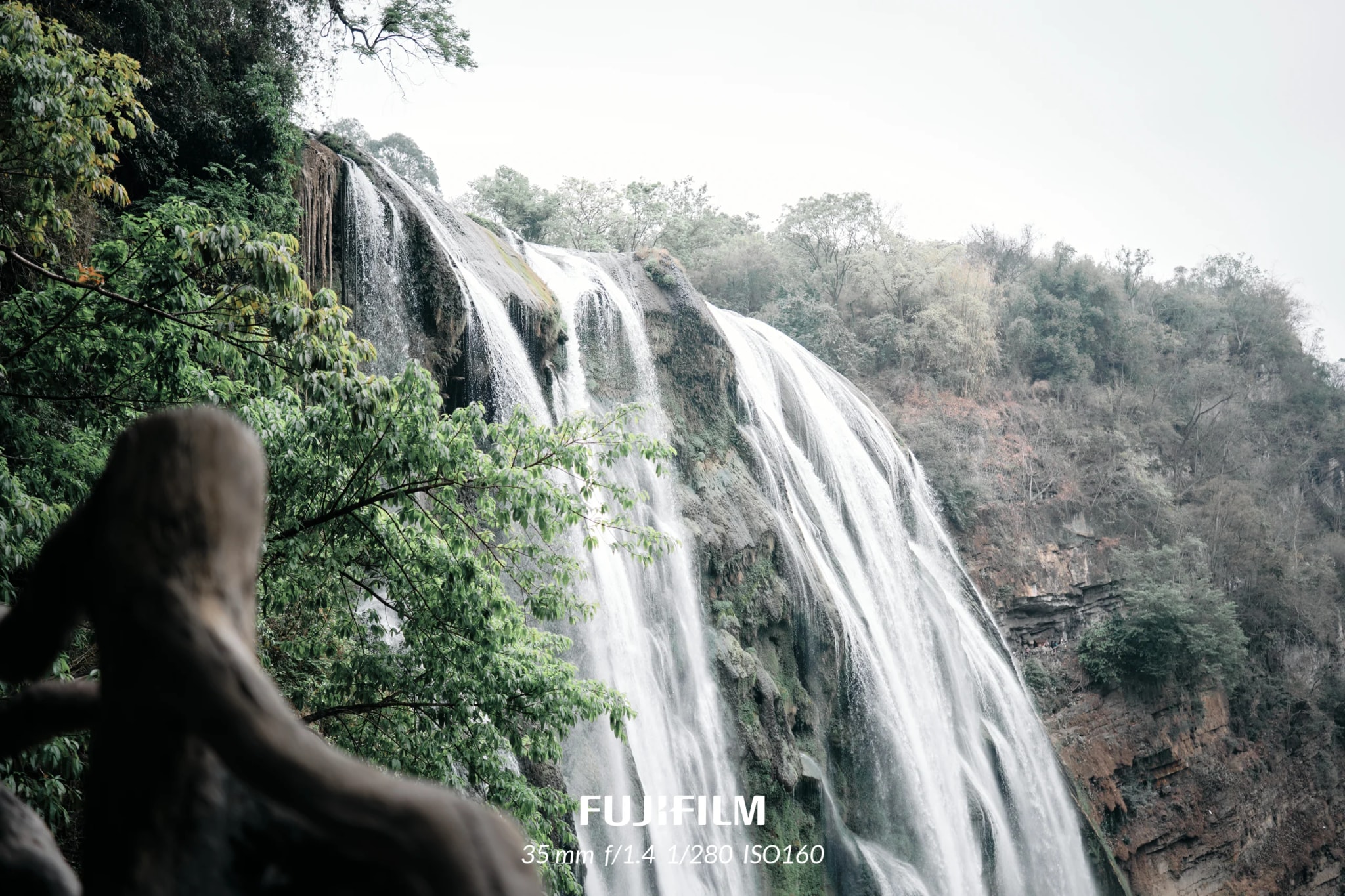 水量不大的瀑布（黄果树景区）